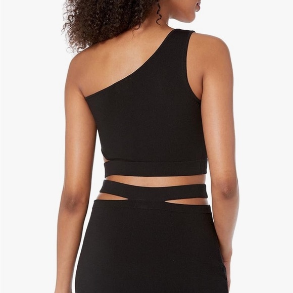 Elegant Black One-Shoulder Dress - Picture 2 of 3